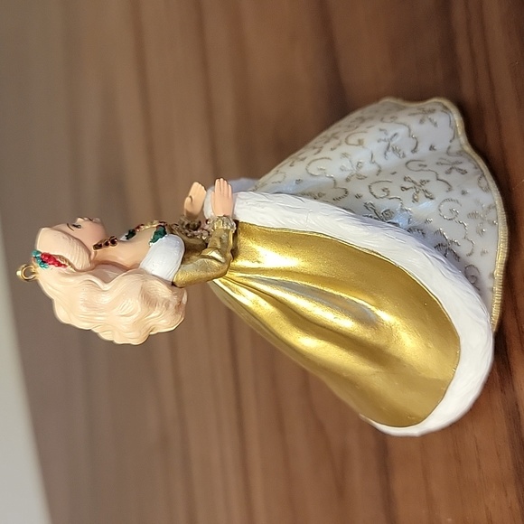 Holiday Barbie Ornament 1994 - Picture 6 of 12